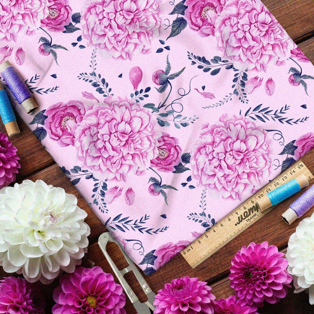 Ткань шифон крупные нежные георгины на розовом фоне