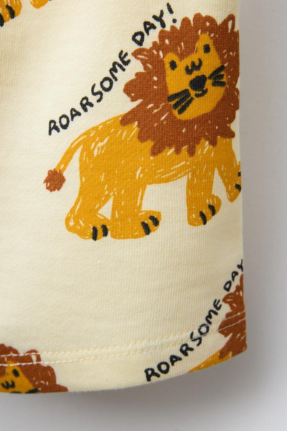 ZARA БЕРМУДЫ С ПРИНТОМ «ЛЕВ», ЖЕЛТЫЙ