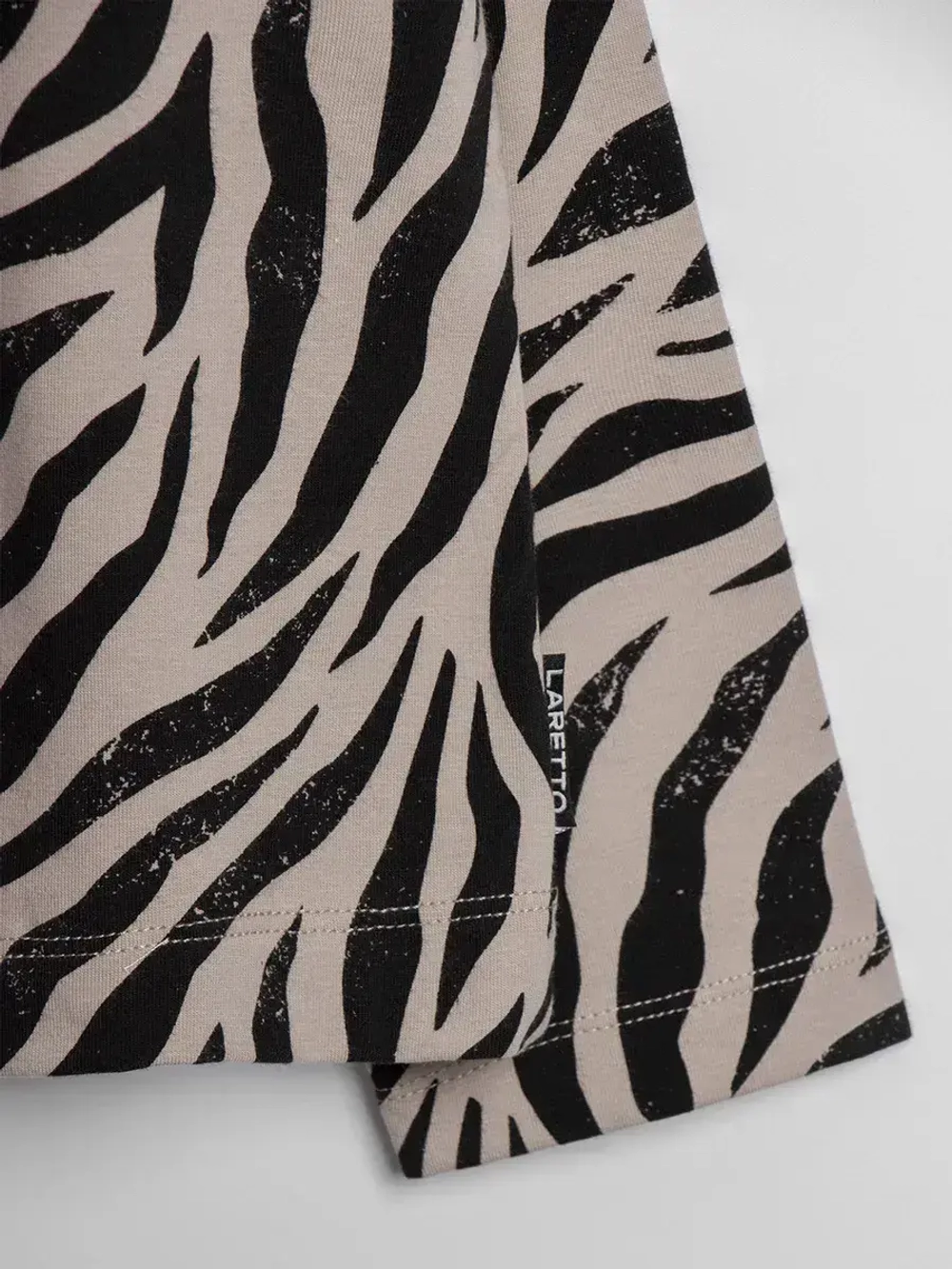 Летний костюм для девочки, лонгслив и юбка