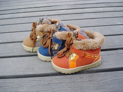 Ботинки детские на шнуровке с меховой отделкой