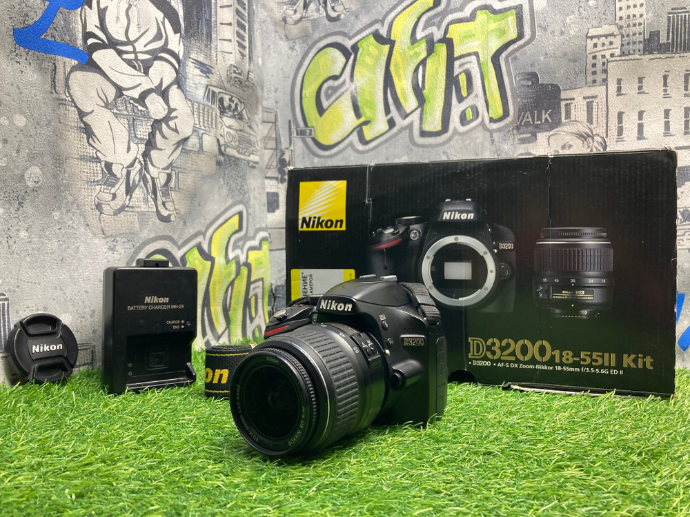 Nikon D3200 kit  18-55mm 3.5-5.6Gll 62.000 кадров