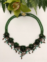 Колье: "Цветы" ручной работы из бисера с камнем Хромдиопсид