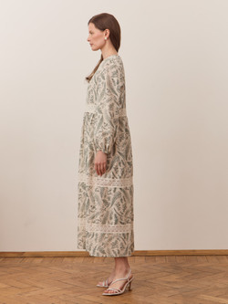 Платье с кружевными вставками