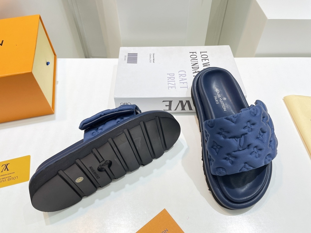 Louis Vuitton Pool Pillow Comfort Mule