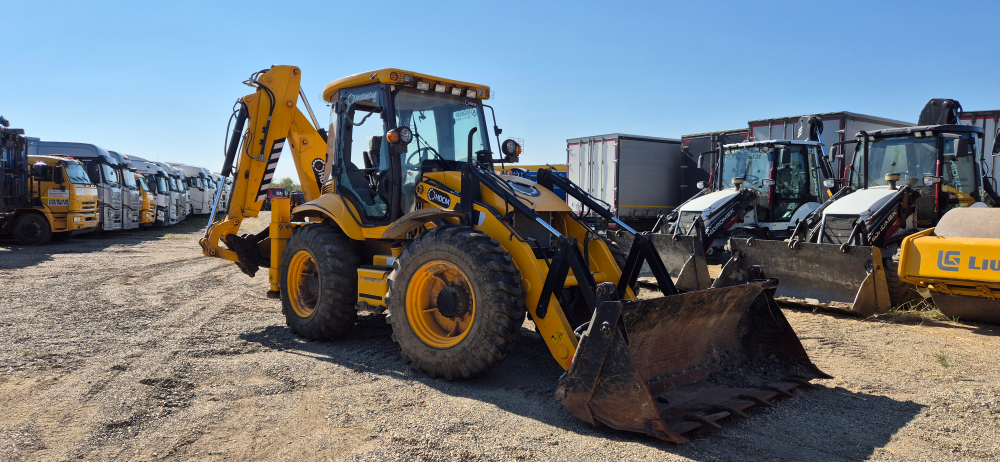 HDCM 4TX Экскаватор-погрузчик 4TX (Дизельный, 6,8 л, 102 л.с., МТ)