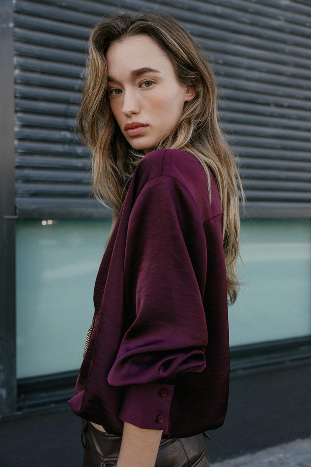 ZARA АТЛАСНАЯ РУБАШКА ОБЪЕМНОГО КРОЯ, БУРГУНДИ