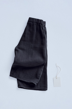 ZARA TIMELESZ - БРЮКИ С ЗАЩИПАМИ И ЗАНИЖЕННЫМ ШАГОВЫМ ШВОМ, ЛИНЯЛЫЙ СИНИЙ