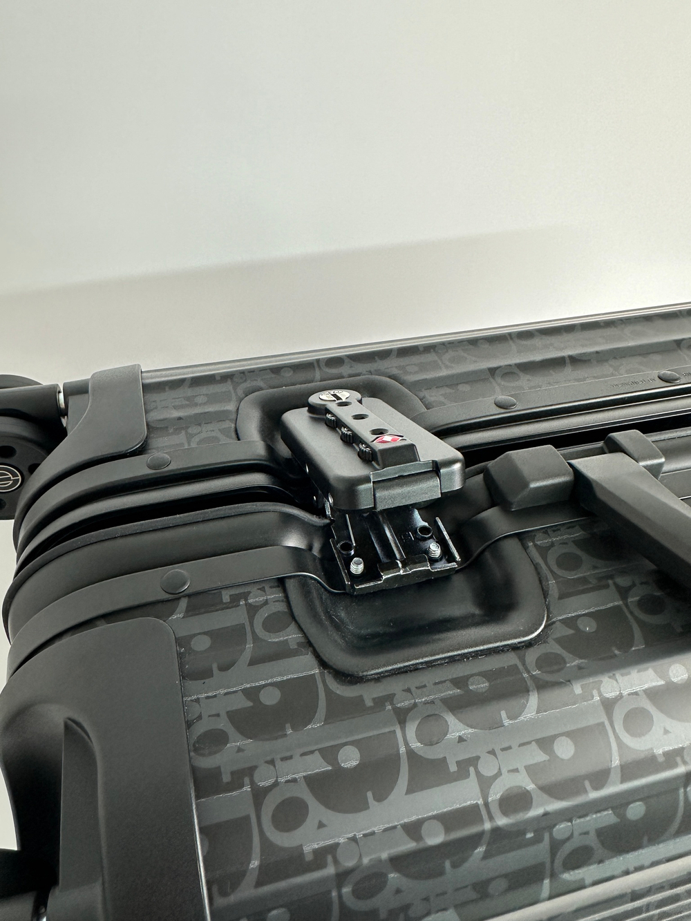 Чемодан для ручной клади Dior and Rimowa