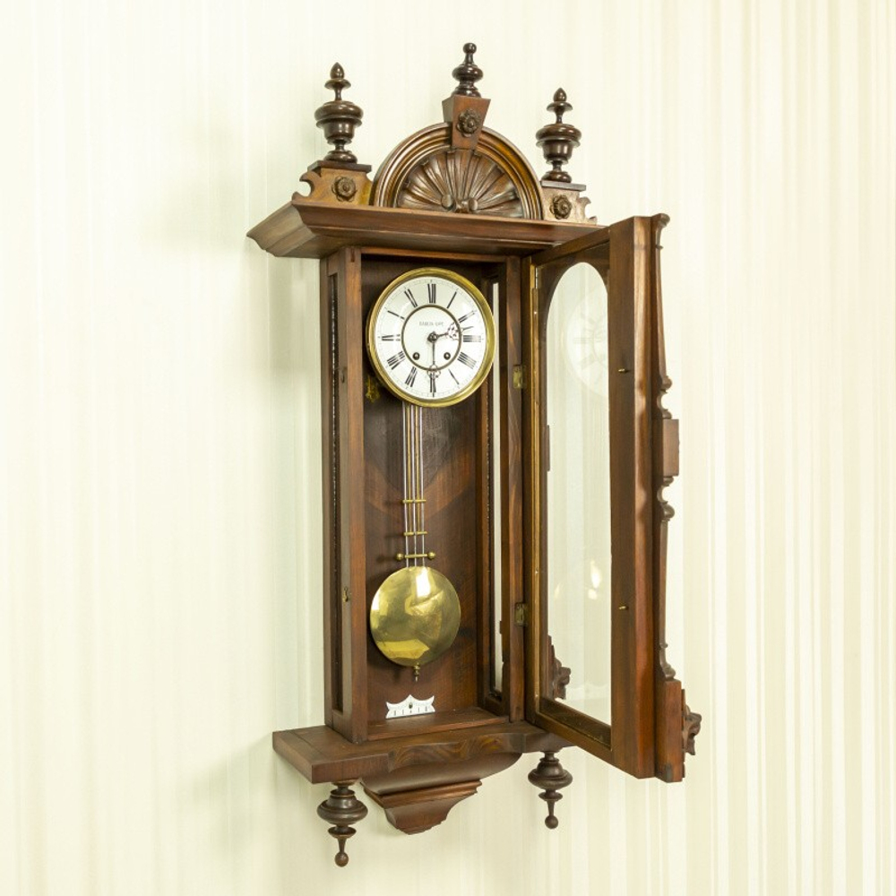 Настенные часы поставщика царского двора