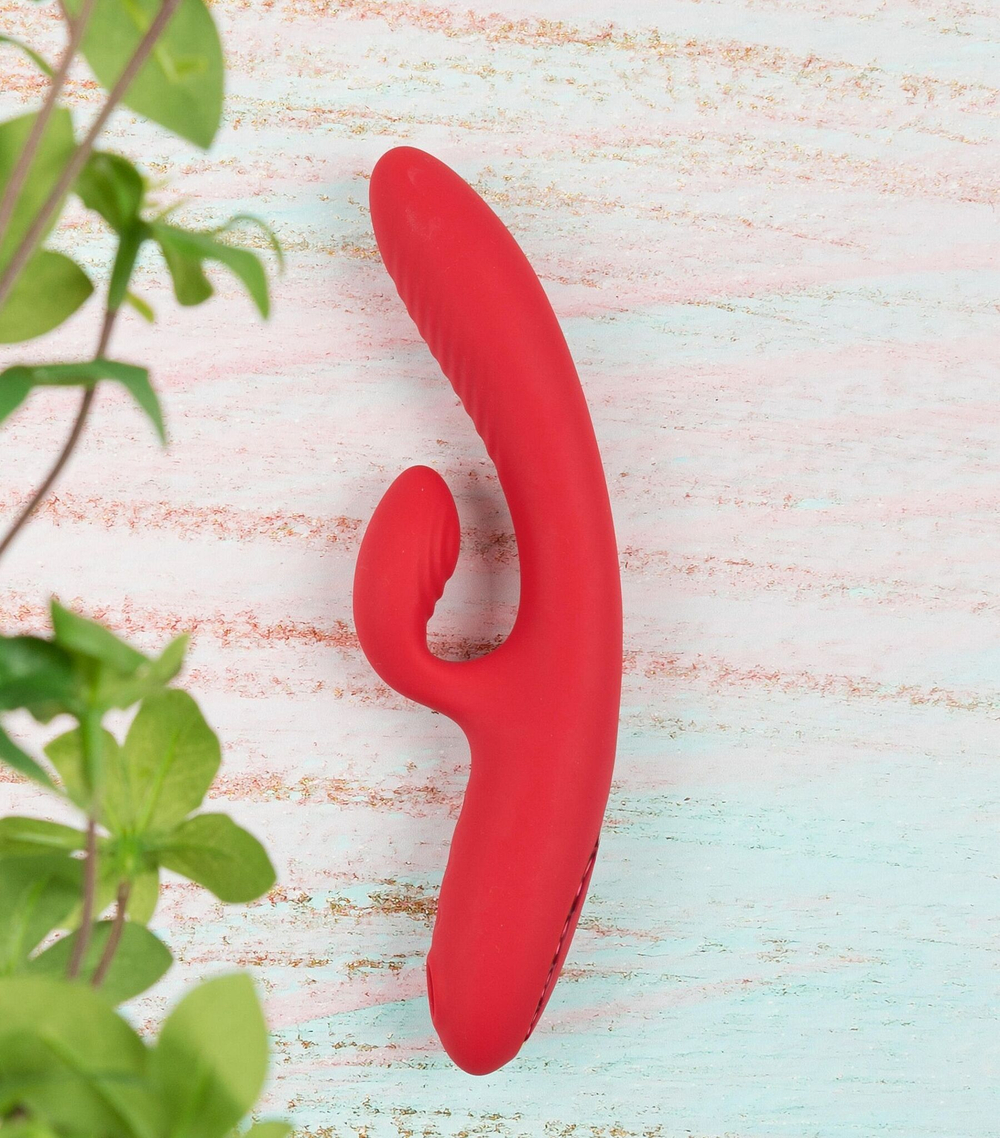 Красный тройной вибратор-кролик Ingrid с вакуумной стимуляцией и нагревом - 22,5 см. (Цвет: красный)
