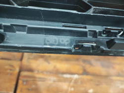 Решетка переднего бампера Skoda Karoq 17-нв Б/У Оригинал 57A853677A