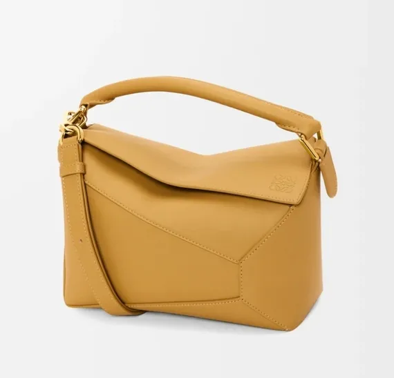 Сумка Loewe Puzzle Edge bag in classic calfskin