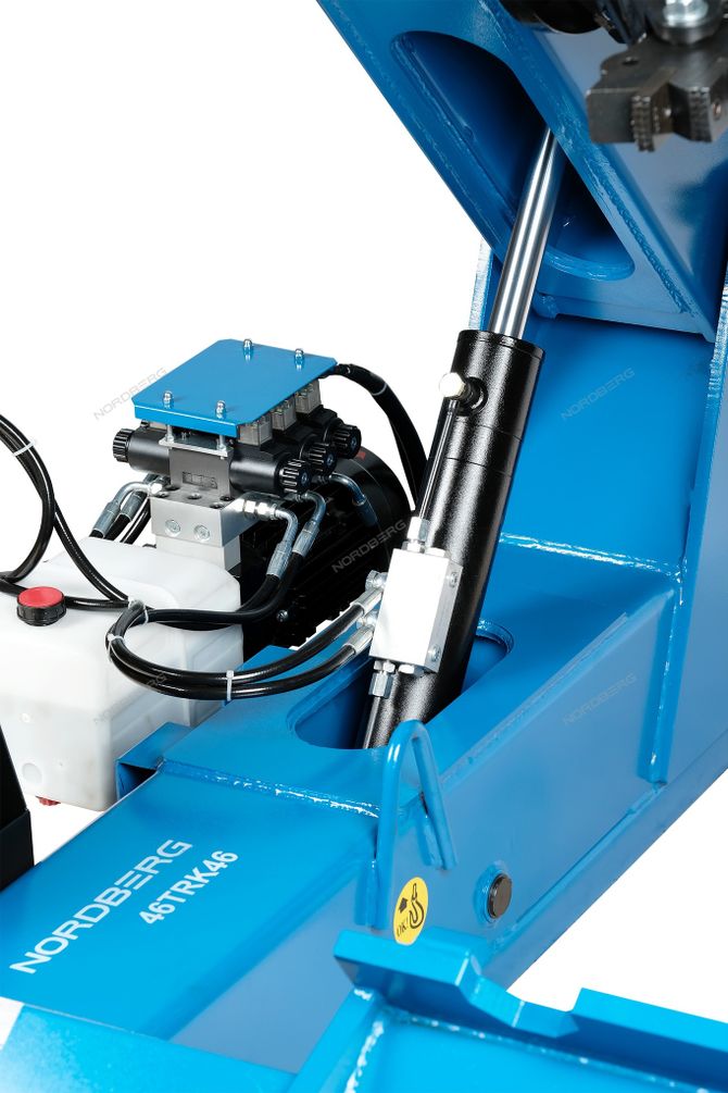 NORDBERG (46TRK46B) Станок шиномонтажный для грузовых машин, до 56" с расширителями, 380 В, синий