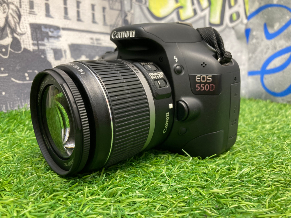 Canon 550D kit 18-55mm 3.5-5.6 IS 4.000 кадров