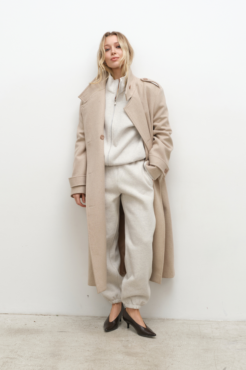 Пальто со стойкой экрю