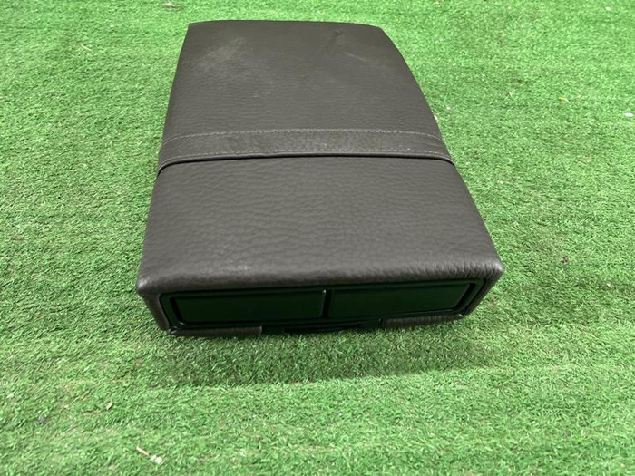 Подлокотник задний Mercedes A W177 (2018-н.в.)