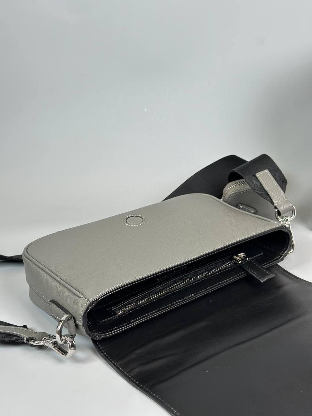 Сумка-мессенджер Prada