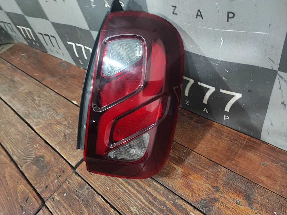Фонарь задний правый Renault Duster 1 15-21 Б/У Оригинал 265504304R