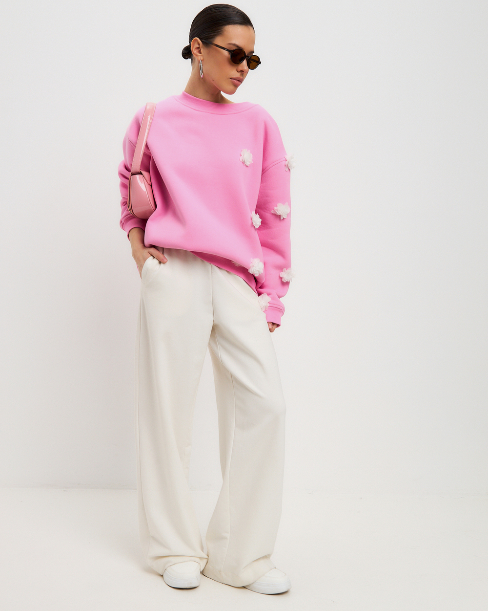 Свитшот oversize с вышивкой цветами