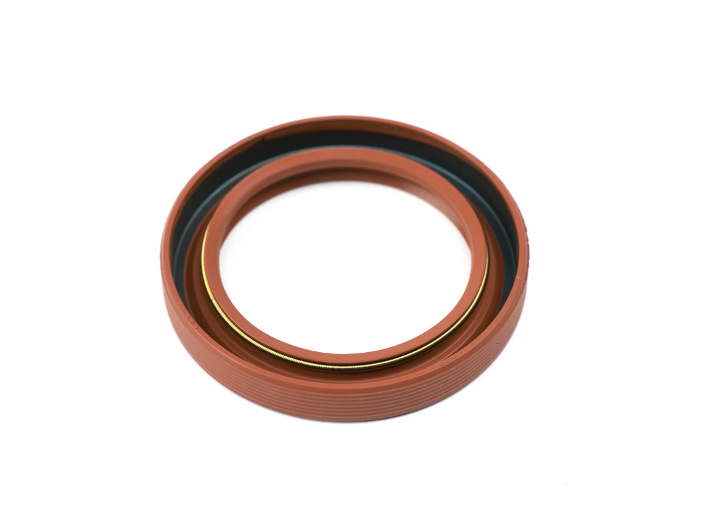 Сальник 50х70х10 а/м МТЗ, Д-245, ЗИЛ-5301, ПАЗ коленчатого вала(красный с пружиной /FPM) Резинотехника г. Балаково ( ОЕ Р.240-1002055 FPM )