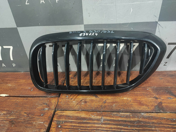 Решетка радиатора левая BMW 5-Series (G30) 17-20 Б/У Оригинал 51137383519