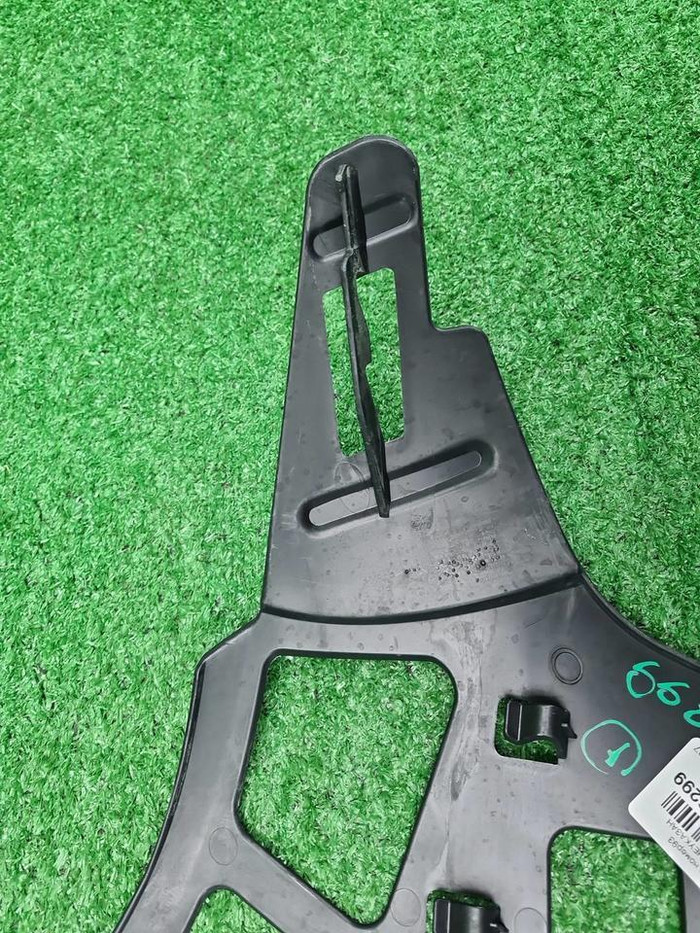 Кронштейн перед. бампера Mercedes S w222 17-20 AMG