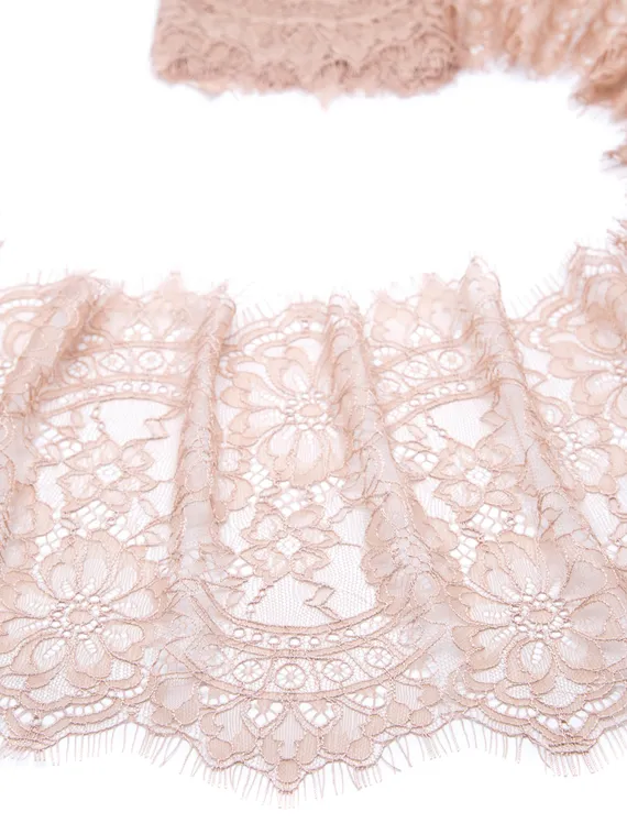 01-39 Кружево шантильи 20 см, кофе с молоком