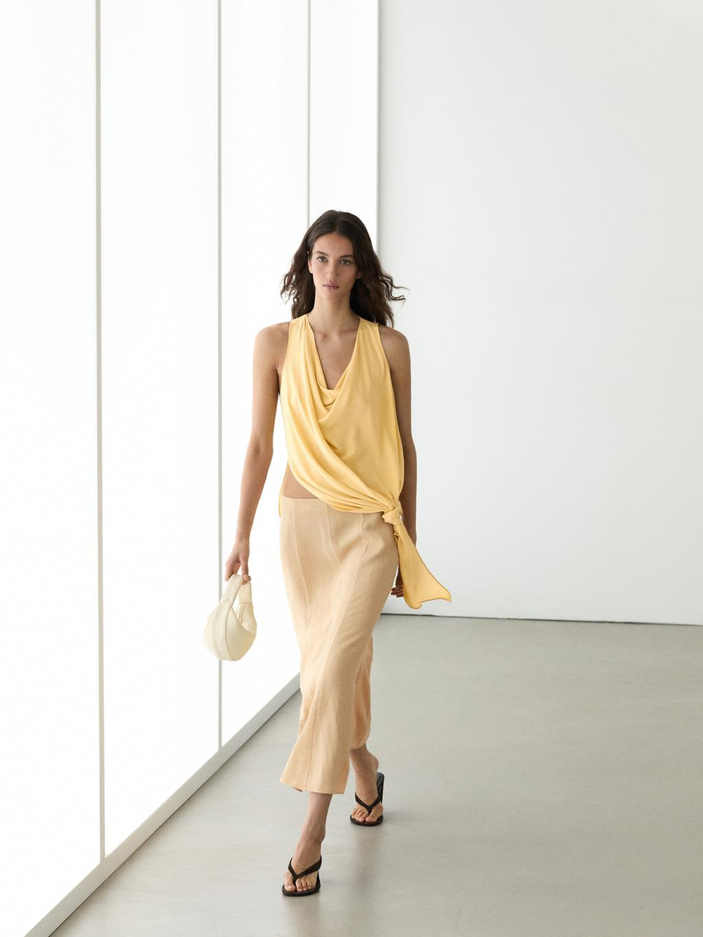 Massimo Dutti Струящаяся расклешенная юбка, бледно-желтый