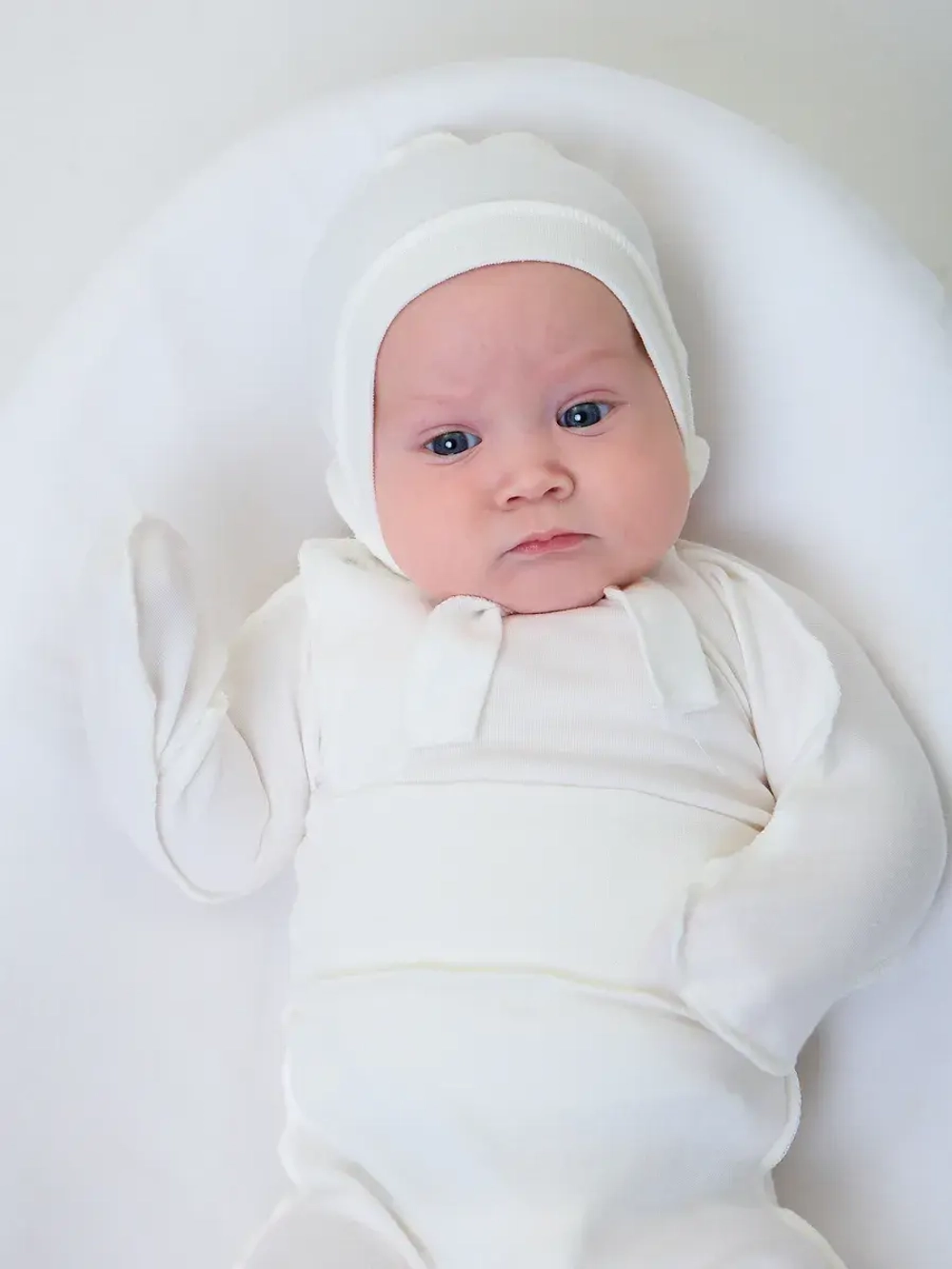 Конверт одеяло на выписку осень с костюмом