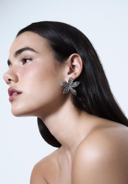 STRADIVARIUS Серьги с цветочными стразами, серый