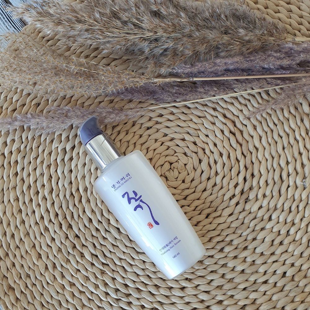 Восстанавливающая сыворотка для волос DAENG GI MEO RI Vitalizing Hair Serum 140 мл.(1 мая 2021)