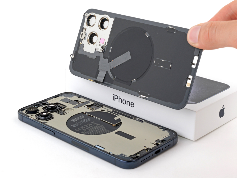 Замена заднего стекла на iPhone 15 Pro Max