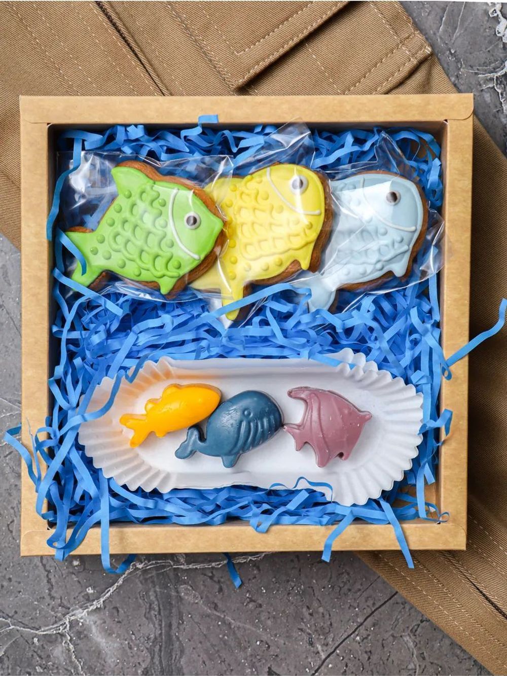 Подарочный набор имбирные пряники и конфеты "Рыбки"