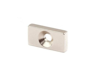 Неодимовый магнит прямоугольный 16х8х3 мм с зенковкой 3,2/6,2