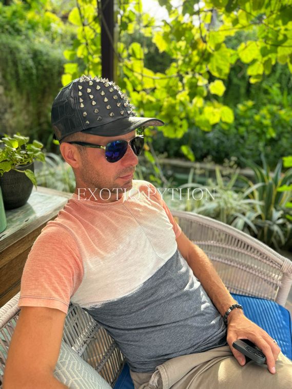 Бейсболка из кожи крокодила AC-112