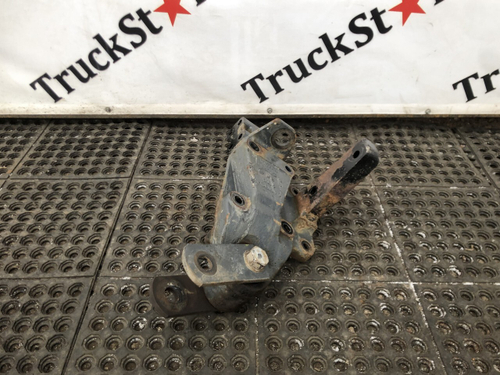 Кронштейн передней рессоры правый