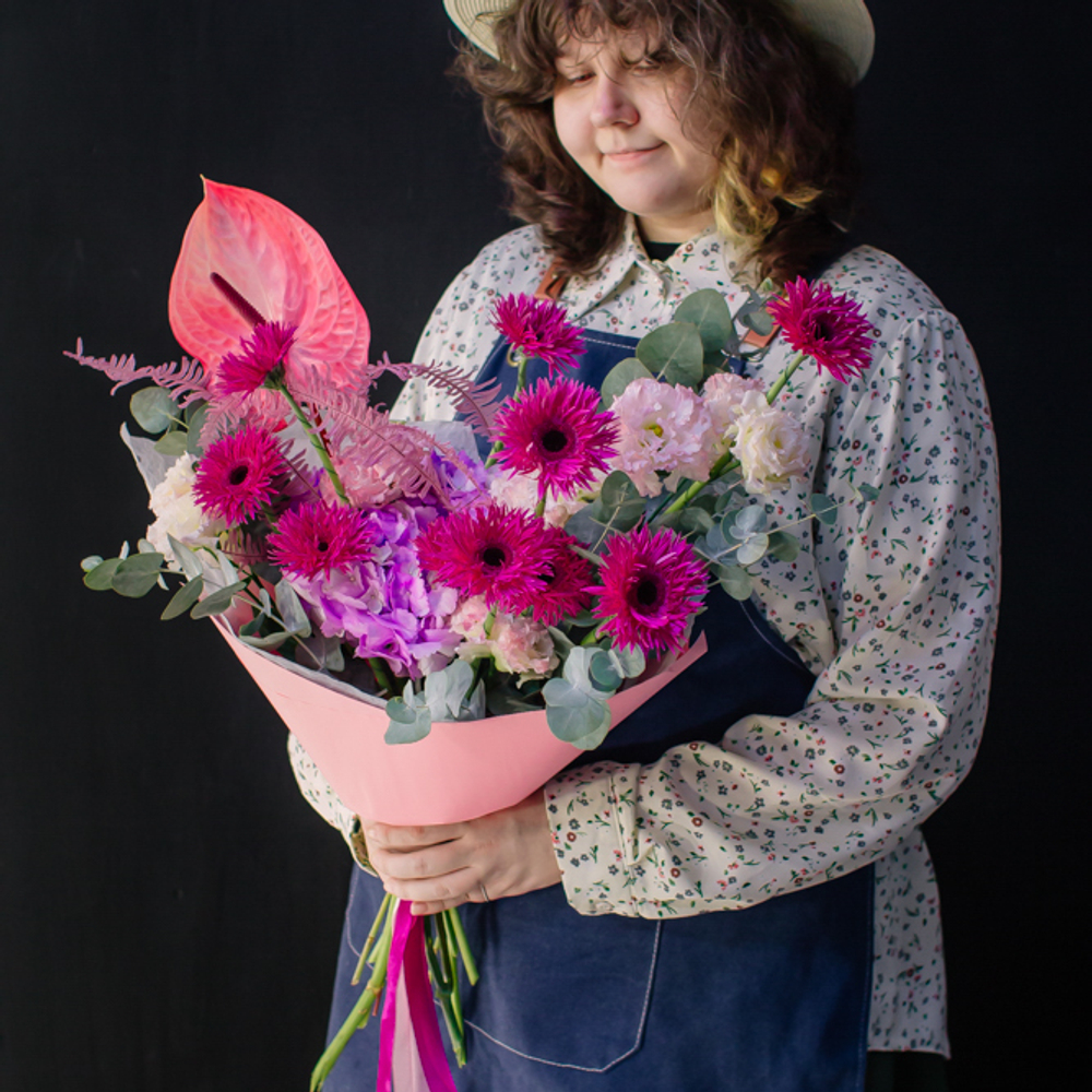 31. Стильный объемный букет с антуриумом