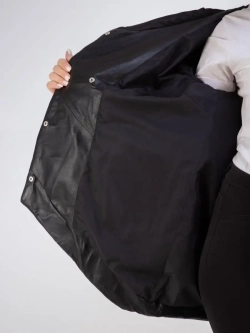 Куртка женская кожаная утепленная оверсайз с капюшоном