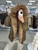 Пуховик в горчичном цвете с мехом песца под куницу