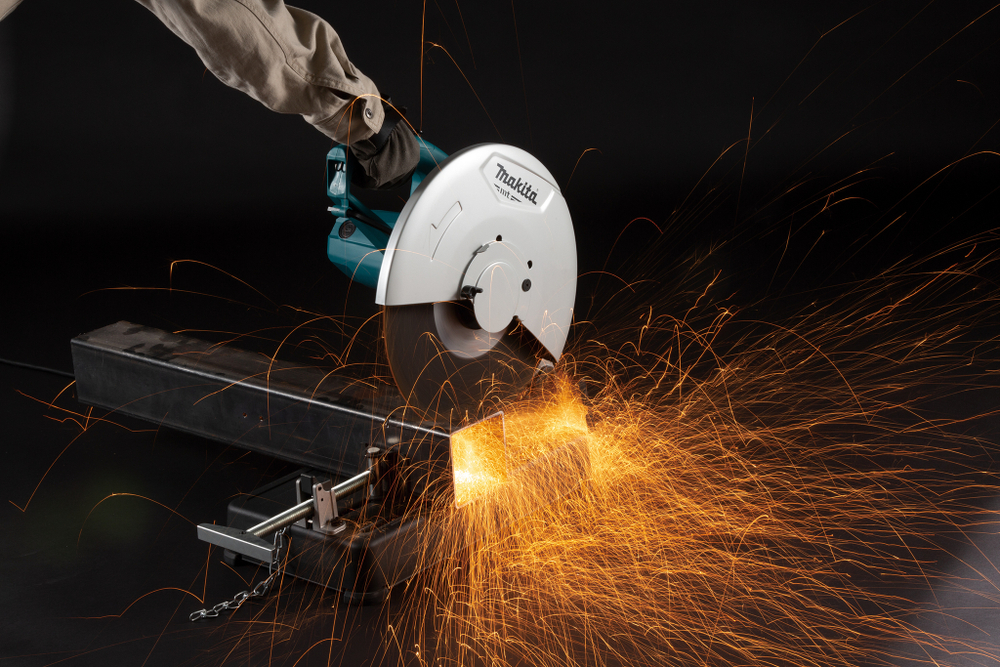 Монтажная пила Makita M2403