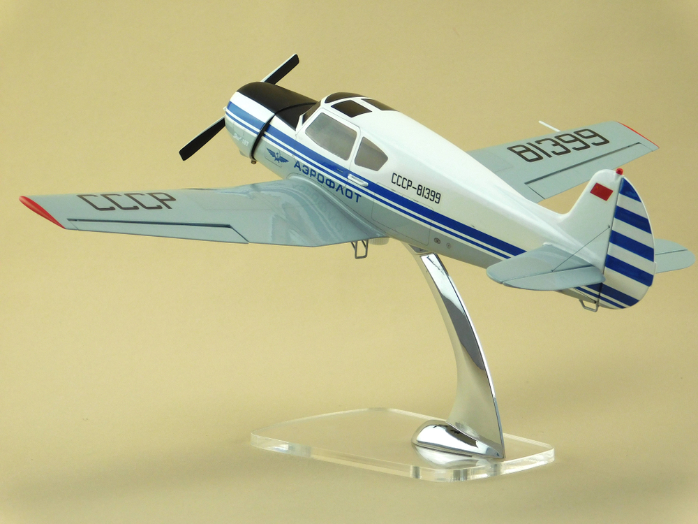 Модель самолета Як-18т (М1:30, Аэрофлот СССР-81399) с проработкой кабины