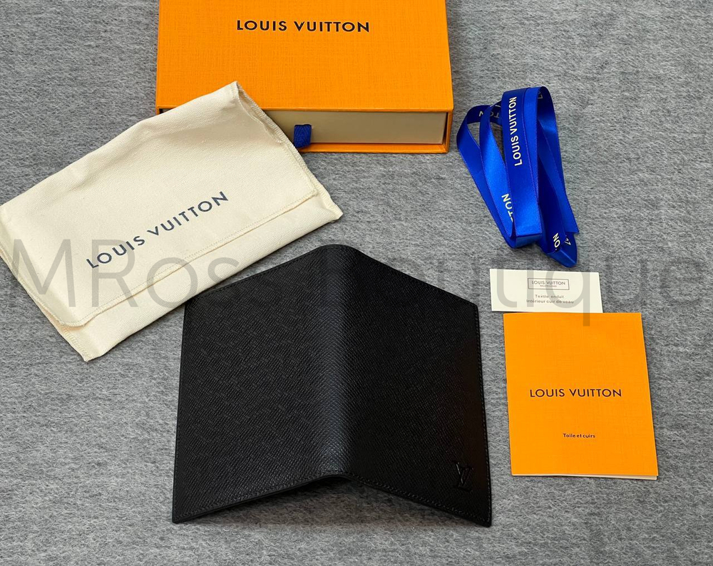 Обложка для паспорта Louis Vuitton Taiga