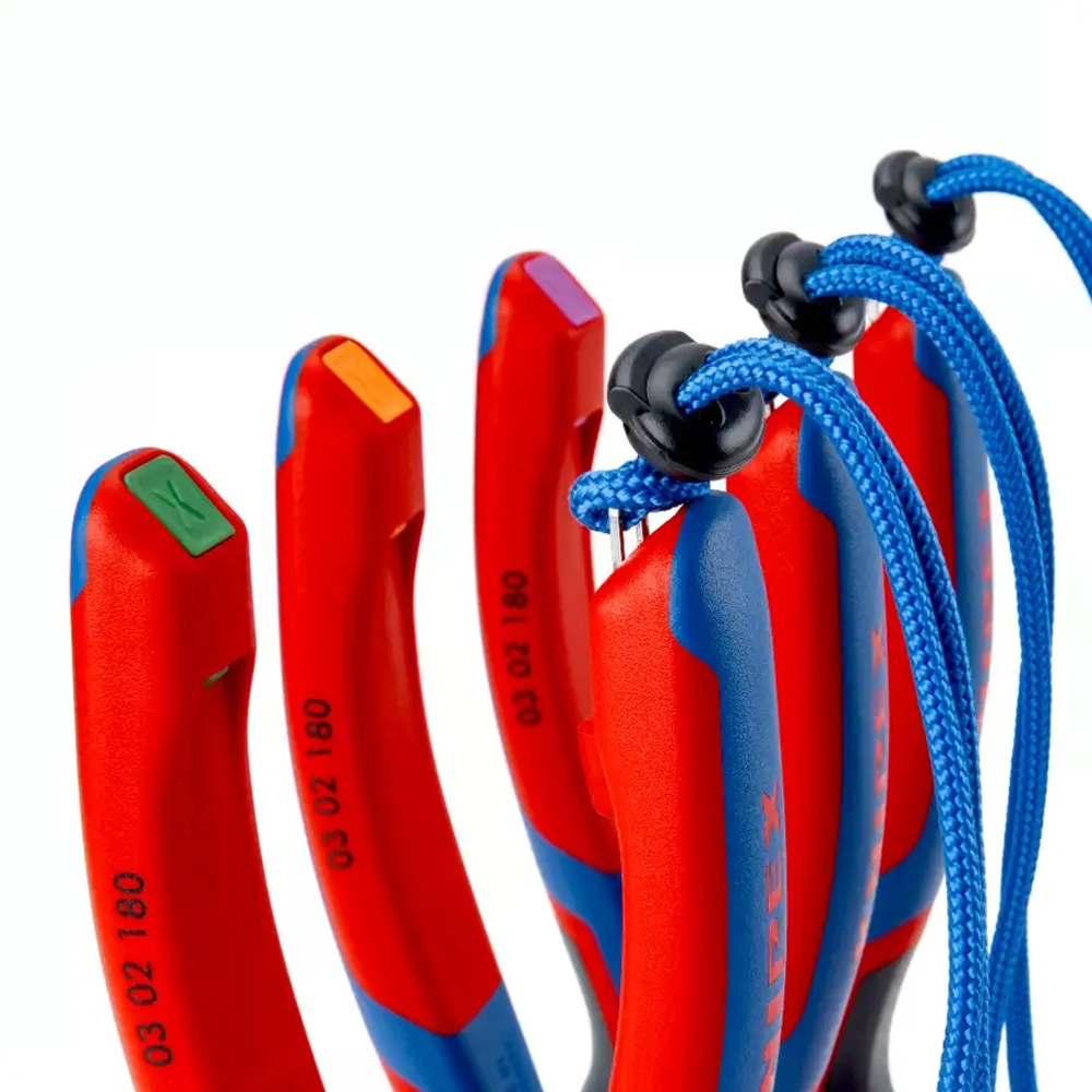 Плоскогубцы комбинированные чернёные 180 мм Knipex 03 02 180