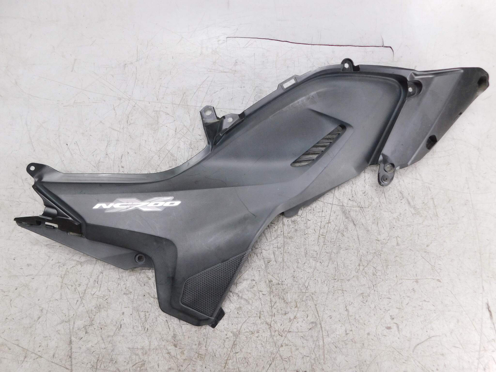 Пластик боковой правый Honda NC700X RC63 83601-MGS-D300
