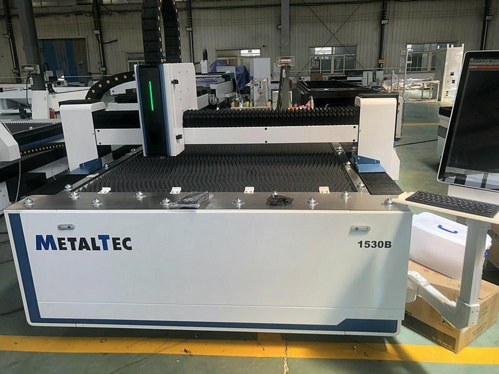Оптоволоконный лазерный станок для резки металла MetalTec 1530B (3000W)
