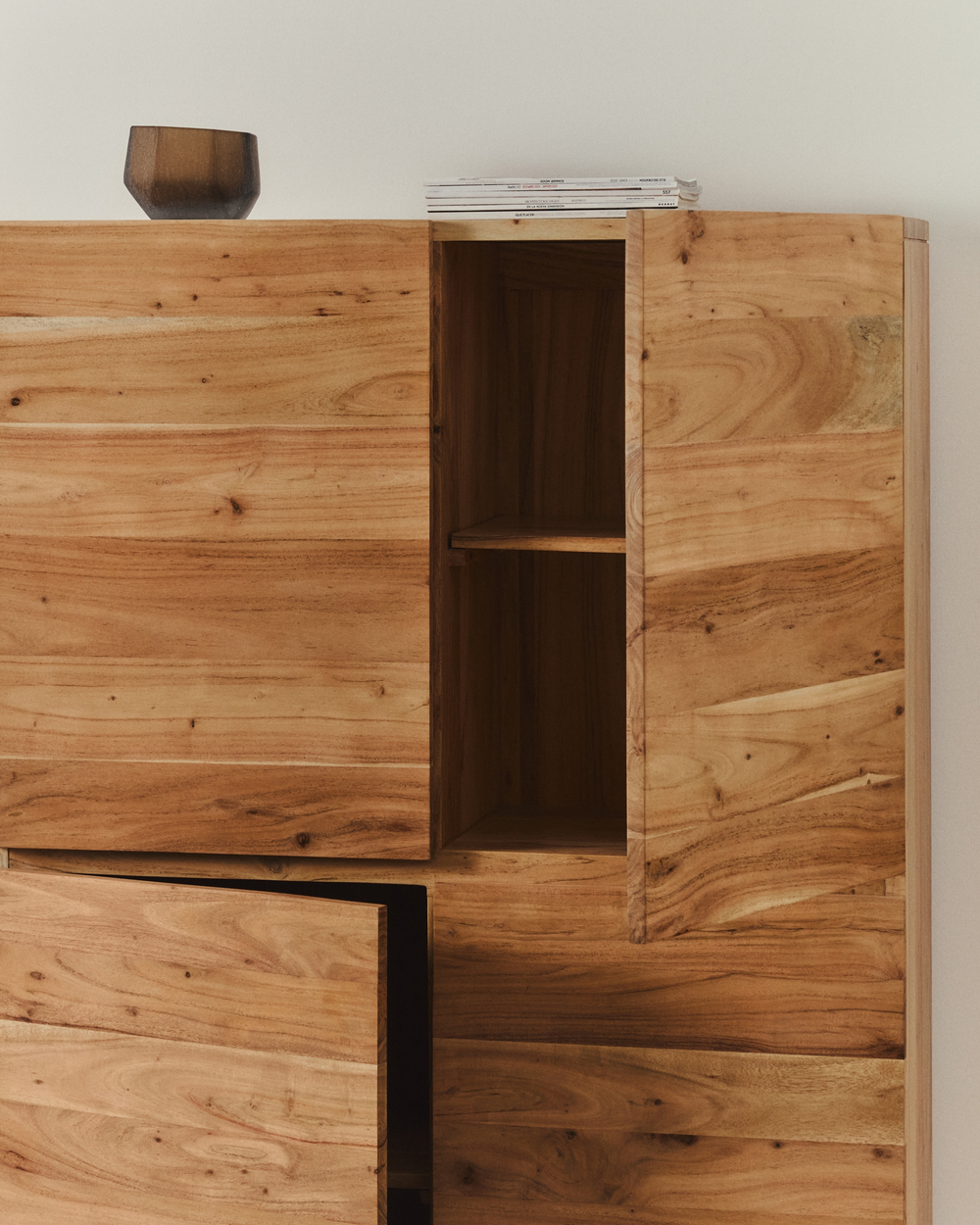 Буфет Uxue из массива акации с беленой отделкой и черной сталью 100 x 155