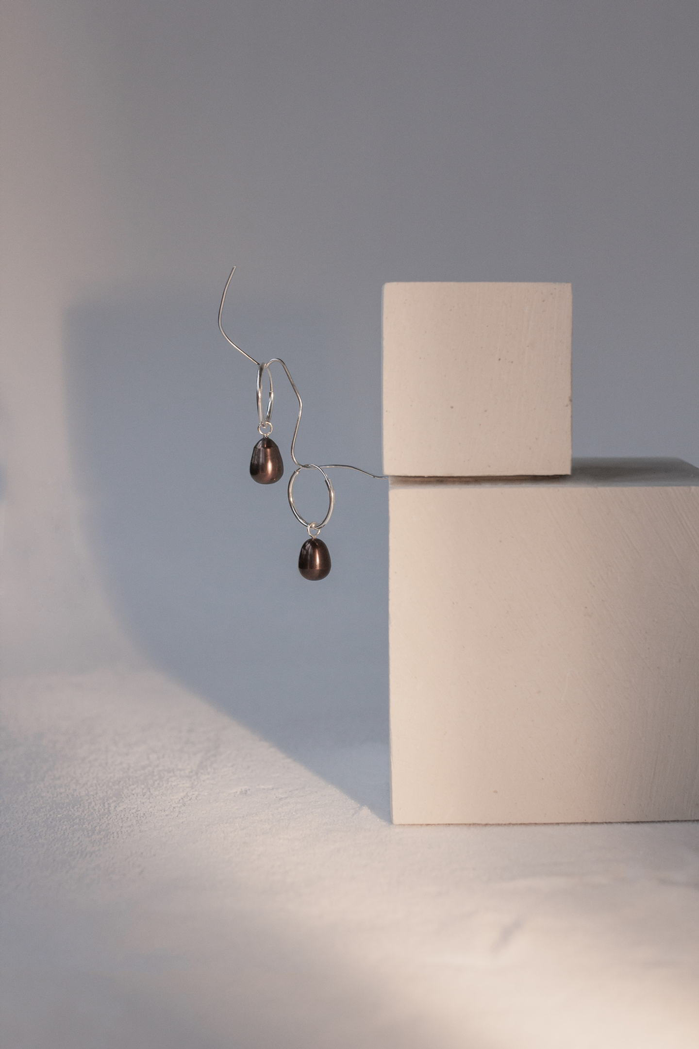 Серьги конго с черным жемчугом