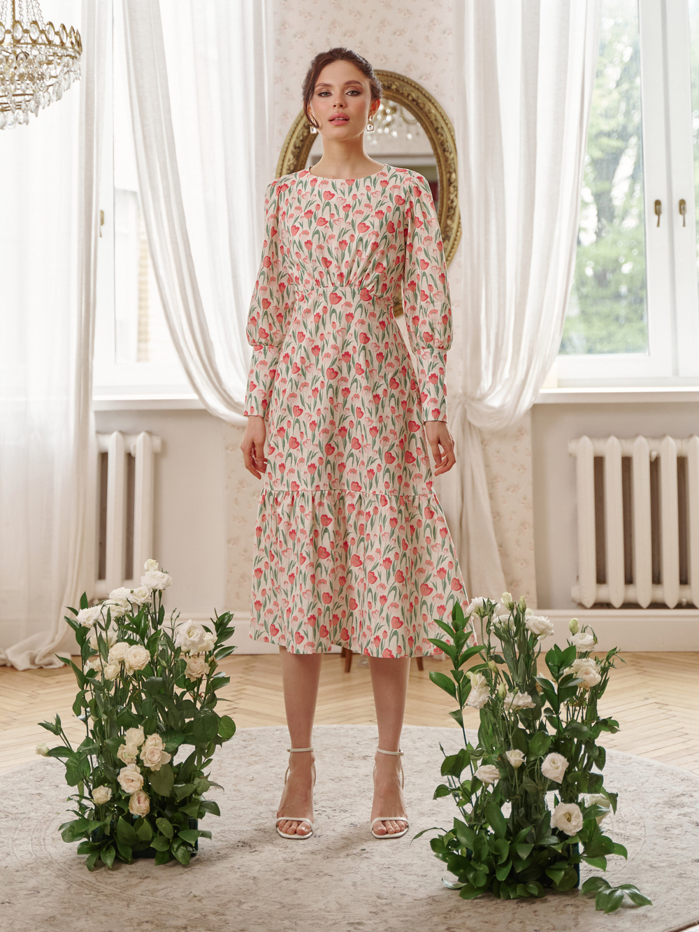 Платье с широкими манжетами