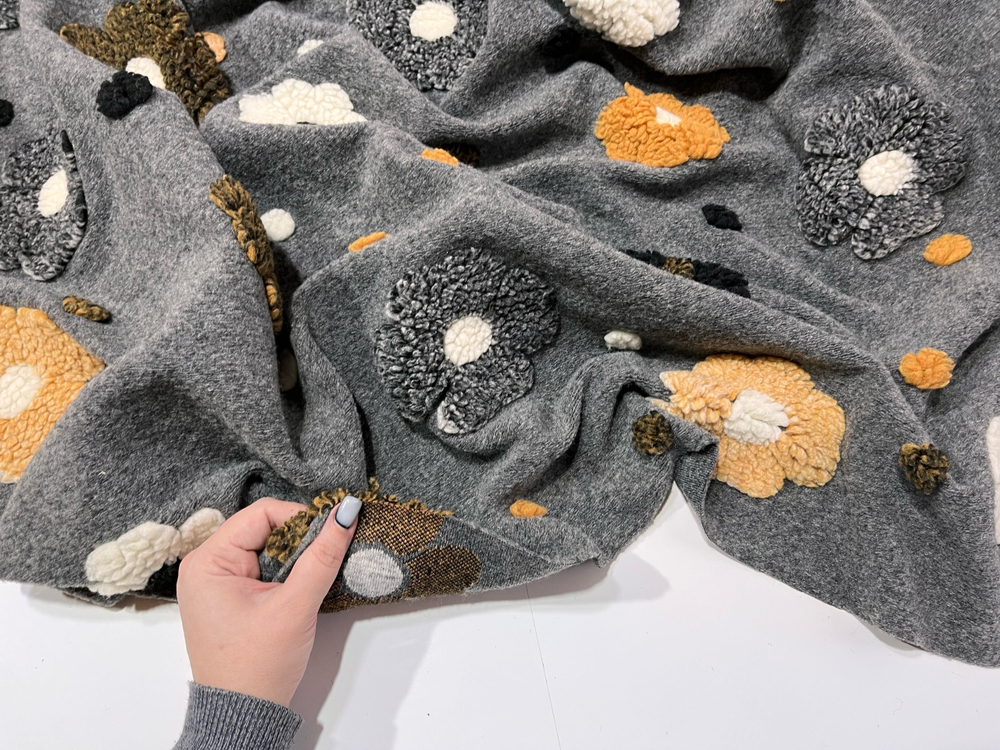 ЦВЕТОЧКИ НА СЕРОМ - Жаккард тепленький (1386 Евгения) УЦЕНКА!