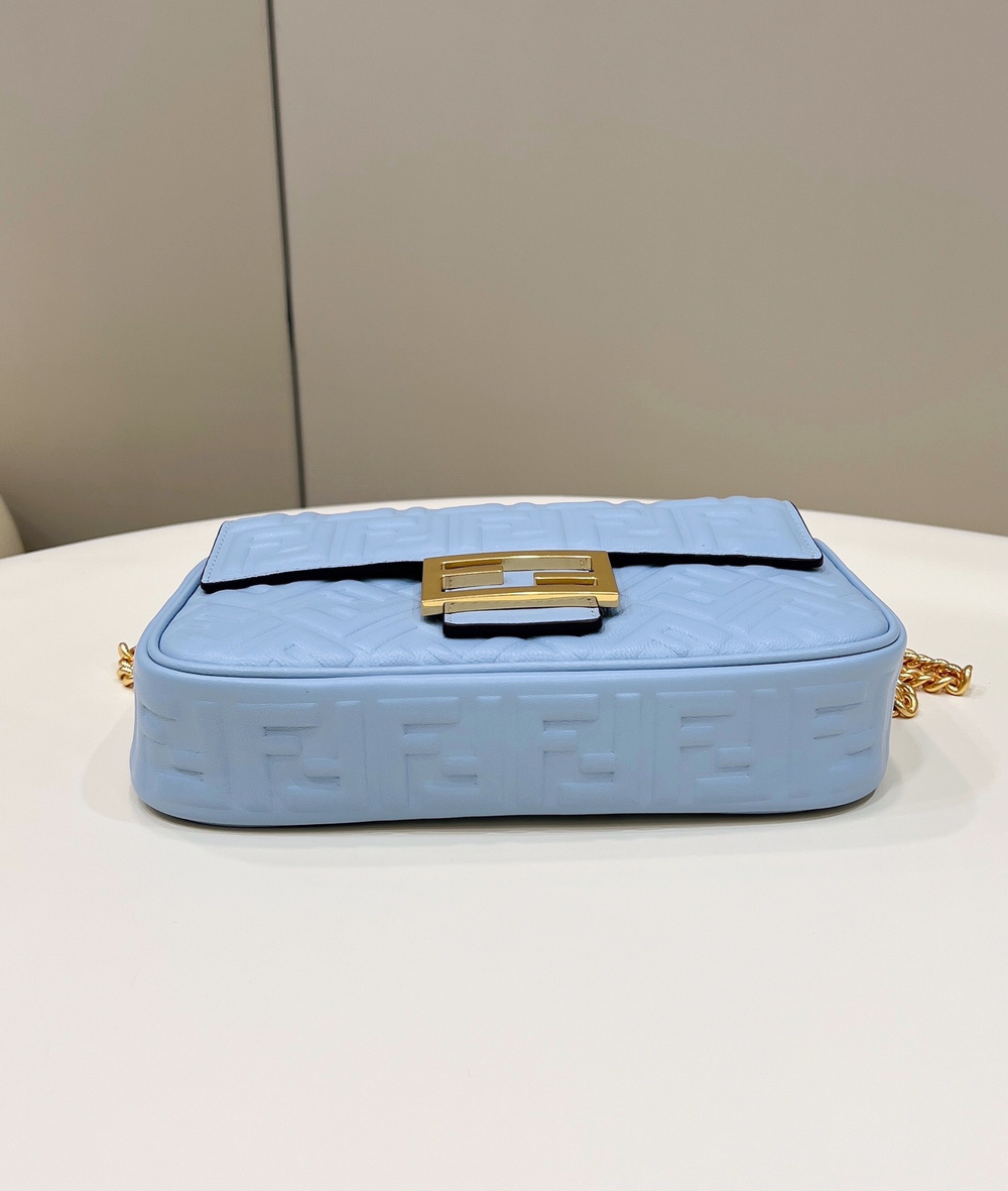 Fendi Baguette Chain Bag 24 cm